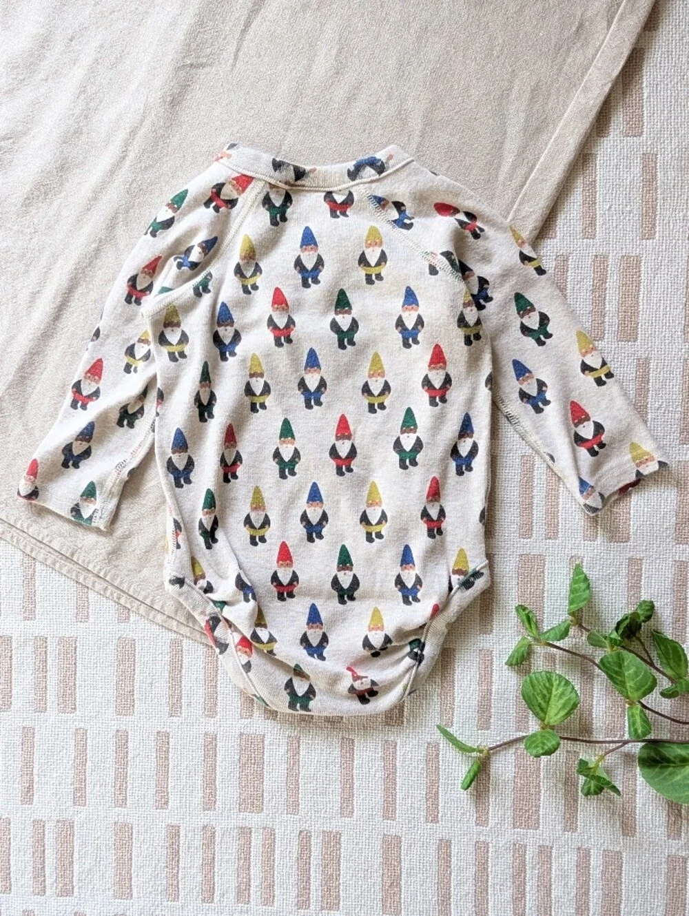 Hanna Andersson | 6-12 mo | Gnome Print | Snap Closure Onesie